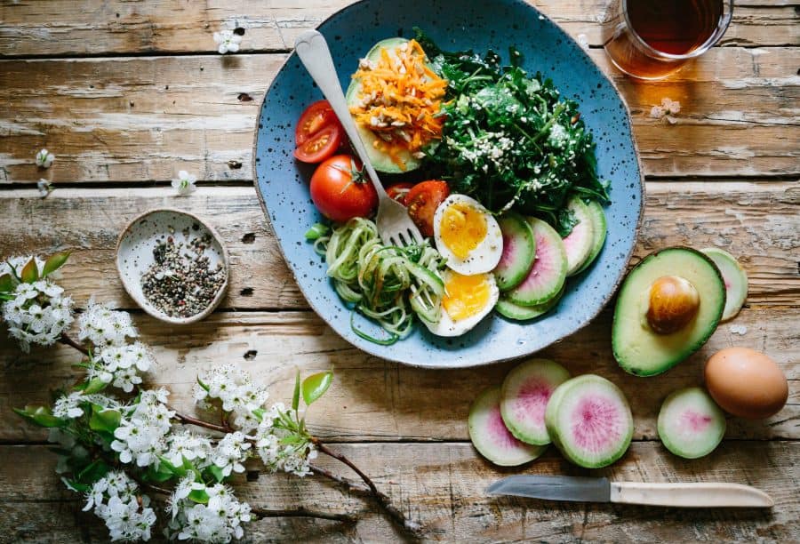 8 Reasons You're Bloated. Bloating doesn't just happen for no reason. Here are 8 ways to eliminate common causes for bloating. reesewoods.com #reesewoodsfitness #reesewoodsblog #bloating